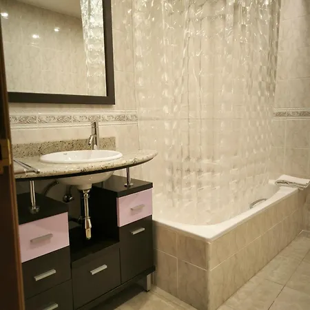 Vut Santa Monica טרואל